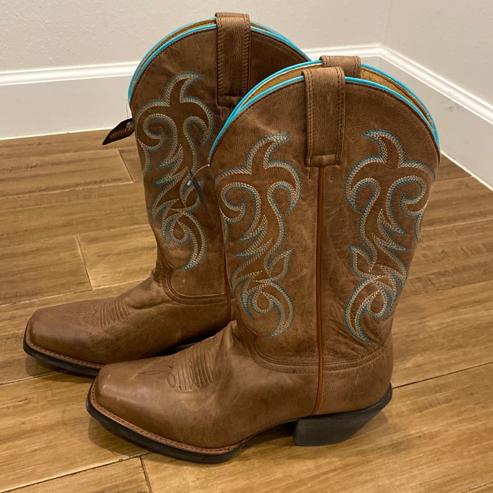 Brown leather Cowgirl Boots - Brand New never worn.